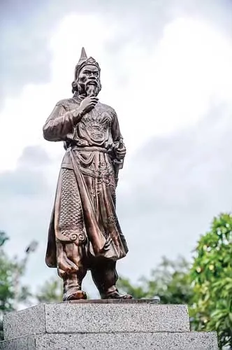 Tượng Nguyễn Hữu Cảnh tại đền thờ Nguyễn Hữu Cảnh ở Cù lao Phố, Biên Hòa.