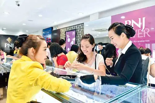 Trong năm 2015, PNJ đã mở mới 47 cửa hàng PNJ Gold và thị phần tăng 4%. Trong năm 2015, PNJ đã mở mới 47 cửa hàng PNJ Gold và thị phần tăng 4%.