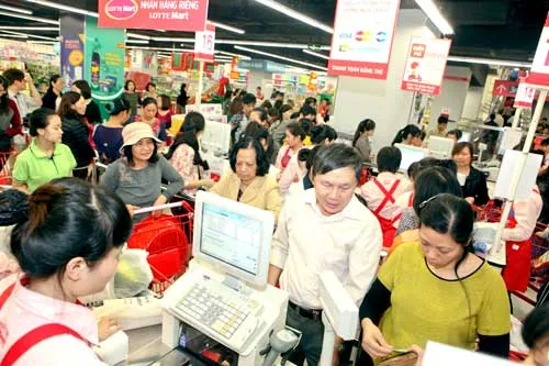 Với lợi thế có lượng khách hàng lớn của Tập đoàn Lotte tại Việt Nam nên nhiều NH muốn bắt tay hợp tác phát triển dịch vụ tài chính. Với lợi thế có lượng khách hàng lớn của Tập đoàn Lotte tại Việt Nam nên nhiều NH muốn bắt tay hợp tác phát triển dịch vụ tài chính.