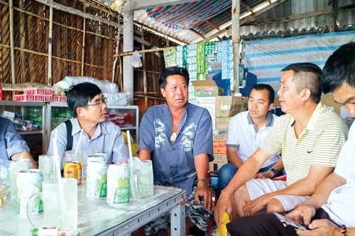 Một góc đảo Hòn Chuối. Vườn rau lính đảo. Nhà cửa tạm bợ của ngư dân trên đảo. Chiến sĩ Hải quân Vùng 5 mang bò ra đảo gây giống. Nghề cá bóp nuôi lồng mới phát triển vùng biển Hòn Chuối. Trẻ ở đảo xa. Chiến sĩ trạm rađa bảo vệ vùng biển. Đoàn công tác ra thăm chiến sĩ đảo Hòn Chuối. Trò chuyện với người dân sinh sống tại đảo. Một góc đảo Hòn Chuối. Vườn rau lính đảo. Nhà cửa tạm bợ của ngư dân trên đảo. Chiến sĩ Hải quân Vùng 5 mang bò ra đảo gây giống. Nghề cá bóp nuôi lồng mới phát triển vùng biển Hòn Chuối. Trẻ ở đảo xa. Chiến sĩ trạm rađa bảo vệ vùng biển. Đoàn công tác ra thăm chiến sĩ đảo Hòn Chuối. Trò chuyện với người dân sinh sống tại đảo.