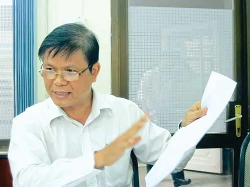 Phó Chủ tịch UBND quận Phú Nhuận trao đổi với ĐTTC. Phó Chủ tịch UBND quận Phú Nhuận trao đổi với ĐTTC.