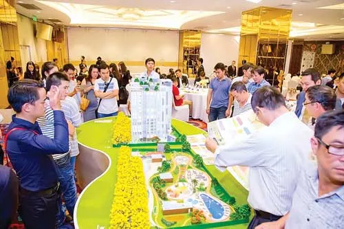 Khách hàng trẻ mua nhà tại dự án Valeo (Tân Phú) của Công ty Nhã Đạt. Khách hàng trẻ mua nhà tại dự án Valeo (Tân Phú) của Công ty Nhã Đạt.