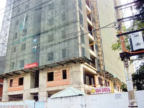 Một dự án của Công ty 584 đang thế chấp tại NH nhưng “án binh bất động” từ nhiều năm nay. Ảnh: TRÀ GIANG Một dự án của Công ty 584 đang thế chấp tại NH nhưng “án binh bất động” từ nhiều năm nay. Ảnh: TRÀ GIANG