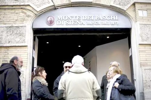 Monte dei Paschi di Siena bị đánh giá là ngân hàng yếu kém nhất trong đợt kiểm tra. Monte dei Paschi di Siena bị đánh giá là ngân hàng yếu kém nhất trong đợt kiểm tra.