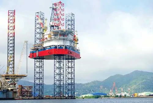 Giàn khoan tự nâng Tam Đảo 05 được nâng lên độ cao 140m trong buổi nâng hạ thử trưa ngày 6-8-2016. Giàn khoan tự nâng Tam Đảo 05 được nâng lên độ cao 140m trong buổi nâng hạ thử trưa ngày 6-8-2016.