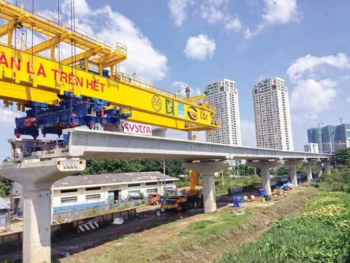 Để hoàn thiện các tuyến đường sắt đô thị, TPHCM cần huy động nguồn vốn khủng. Ảnh: LONG THANH Để hoàn thiện các tuyến đường sắt đô thị, TPHCM cần huy động nguồn vốn khủng. Ảnh: LONG THANH