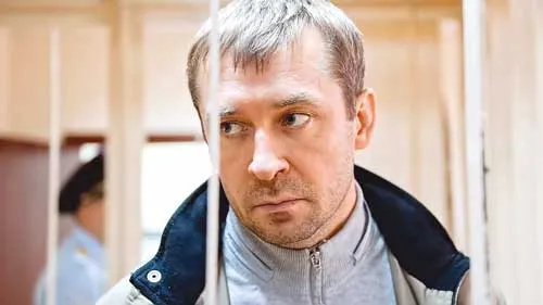 "Đại tá tiền tấn".