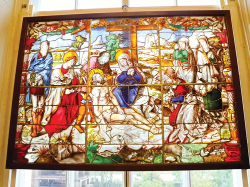 Nhà thờ - pháo đài Petro-Pavlov, công trình đầu tiên được xây dựng bên dòng Neva. Một tuyệt tác tranh ghép kính tại lâu đài cổ. Ngọn hải đăng cổ kính nhìn ra biển Baltic. Chật ních du khách tham quan Viện bảo tàng. Một góc cố đô xưa. Bảo tàng Chiến hạm Rạng Đông - con tàu đã nổ phát súng kết liễu chế độ Sa hoàng. Hàng lưu niệm Nga tại điểm tham quan. Tượng tướng Kutudov - người chiến thắng quân xâm lược Napoléon. Mái vòm nhà thờ Thánh Isaac mạ 100kg vàng nguyên chất. Hoàng hôn trên phố cổ. Nhà thờ - pháo đài Petro-Pavlov, công trình đầu tiên được xây dựng bên dòng Neva. Một tuyệt tác tranh ghép kính tại lâu đài cổ. Ngọn hải đăng cổ kính nhìn ra biển Baltic. Chật ních du khách tham quan Viện bảo tàng. Một góc cố đô xưa. Bảo tàng Chiến hạm Rạng Đông - con tàu đã nổ phát súng kết liễu chế độ Sa hoàng. Hàng lưu niệm Nga tại điểm tham quan. Tượng tướng Kutudov - người chiến thắng quân xâm lược Napoléon. Mái vòm nhà thờ Thánh Isaac mạ 100kg vàng nguyên chất. Hoàng hôn trên phố cổ.