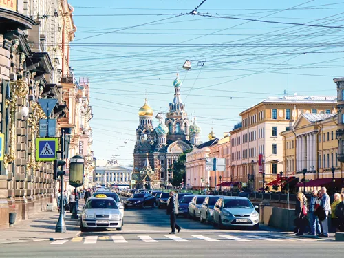 Nhà thờ - pháo đài Petro-Pavlov, công trình đầu tiên được xây dựng bên dòng Neva. Một tuyệt tác tranh ghép kính tại lâu đài cổ. Ngọn hải đăng cổ kính nhìn ra biển Baltic. Chật ních du khách tham quan Viện bảo tàng. Một góc cố đô xưa. Bảo tàng Chiến hạm Rạng Đông - con tàu đã nổ phát súng kết liễu chế độ Sa hoàng. Hàng lưu niệm Nga tại điểm tham quan. Tượng tướng Kutudov - người chiến thắng quân xâm lược Napoléon. Mái vòm nhà thờ Thánh Isaac mạ 100kg vàng nguyên chất. Hoàng hôn trên phố cổ. Nhà thờ - pháo đài Petro-Pavlov, công trình đầu tiên được xây dựng bên dòng Neva. Một tuyệt tác tranh ghép kính tại lâu đài cổ. Ngọn hải đăng cổ kính nhìn ra biển Baltic. Chật ních du khách tham quan Viện bảo tàng. Một góc cố đô xưa. Bảo tàng Chiến hạm Rạng Đông - con tàu đã nổ phát súng kết liễu chế độ Sa hoàng. Hàng lưu niệm Nga tại điểm tham quan. Tượng tướng Kutudov - người chiến thắng quân xâm lược Napoléon. Mái vòm nhà thờ Thánh Isaac mạ 100kg vàng nguyên chất. Hoàng hôn trên phố cổ.