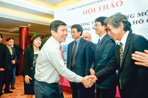 Ông Nguyễn Thành Phong, Chủ tịch UBND TPHCM tại buổi gặp gỡ với các DN trên địa bàn. Ảnh: HẢI QUỲNH Ông Nguyễn Thành Phong, Chủ tịch UBND TPHCM tại buổi gặp gỡ với các DN trên địa bàn. Ảnh: HẢI QUỲNH