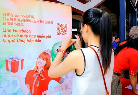 Ngài Phạm Cao Phong đánh giá cao Vietjet trong việc mang đến những dịch vụ tốt nhất và các hoạt động ý nghĩa cho hành khách và cộng đồng. Các hoạt động mừng ngày Phụ nữ Việt Nam cũng diễn ra tưng bừng tại Đài Nam (Đài Loan) như biểu diễn nghệ thuật, nhận quà tặng, scan QR code nhận vé máy bay với giá hấp dẫn: Với dịch vụ vượt trội, hạng vé đa dạng, giá vé tiết kiệm, Vietjet luôn mang đến cho hành khách trải nghiệm bay trên tàu bay mới, ghế da êm ái, thức ăn nóng ngon miệng, tiếp viên xinh đẹp, thân thiện và những dịch vụ tiện ích công thêm thú vị. Ngài Phạm Cao Phong đánh giá cao Vietjet trong việc mang đến những dịch vụ tốt nhất và các hoạt động ý nghĩa cho hành khách và cộng đồng. Các hoạt động mừng ngày Phụ nữ Việt Nam cũng diễn ra tưng bừng tại Đài Nam (Đài Loan) như biểu diễn nghệ thuật, nhận quà tặng, scan QR code nhận vé máy bay với giá hấp dẫn: Với dịch vụ vượt trội, hạng vé đa dạng, giá vé tiết kiệm, Vietjet luôn mang đến cho hành khách trải nghiệm bay trên tàu bay mới, ghế da êm ái, thức ăn nóng ngon miệng, tiếp viên xinh đẹp, thân thiện và những dịch vụ tiện ích công thêm thú vị.