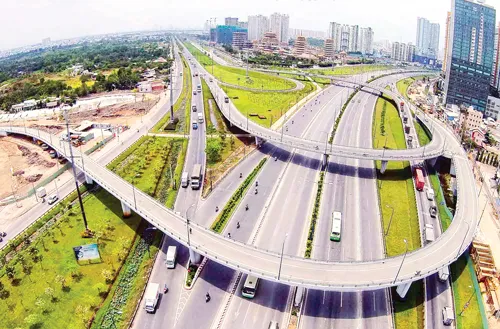 Hạ tầng giao thông vẫn là vấn đề nan giải nhất trong việc huy động vốn từ đâu. Ảnh: LONG THANH Hạ tầng giao thông vẫn là vấn đề nan giải nhất trong việc huy động vốn từ đâu. Ảnh: LONG THANH