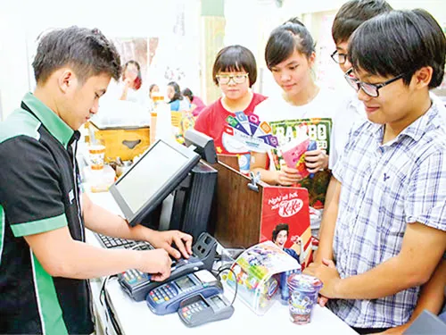 Tiềm năng của các NH trong lĩnh vực số hóa là 100% người đi mua sắm thanh toán qua thẻ POS. Tiềm năng của các NH trong lĩnh vực số hóa là 100% người đi mua sắm thanh toán qua thẻ POS.