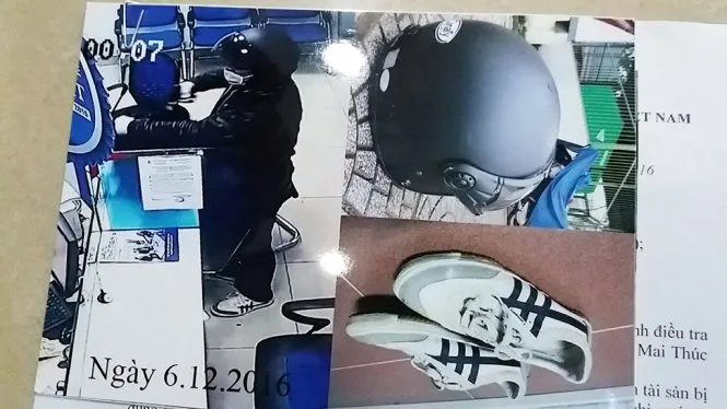 Tang vật vụ cướp vừa được cơ quan công an tìm thấy. Tang vật vụ cướp vừa được cơ quan công an tìm thấy.