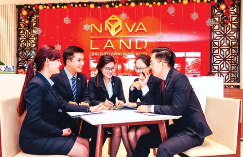 Đội ngũ chuyên viên của Novaland rất am hiểu thị trường BĐS cũng như tư vấn tài chính cho khách hàng khi mua sản phẩm. Ảnh: LONG THANH Đội ngũ chuyên viên của Novaland rất am hiểu thị trường BĐS cũng như tư vấn tài chính cho khách hàng khi mua sản phẩm. Ảnh: LONG THANH