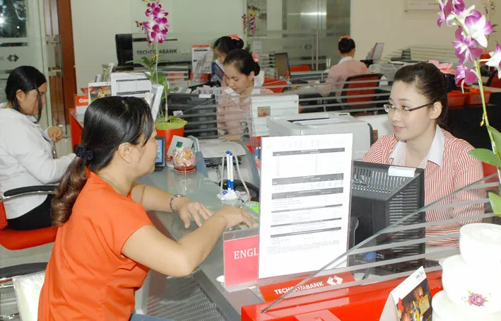 Techcombank là 1 trong 2 NH chưa niêm yết vừa được cấp mã CK lên sàn. Ảnh: LONG THANH Techcombank là 1 trong 2 NH chưa niêm yết vừa được cấp mã CK lên sàn. Ảnh: LONG THANH