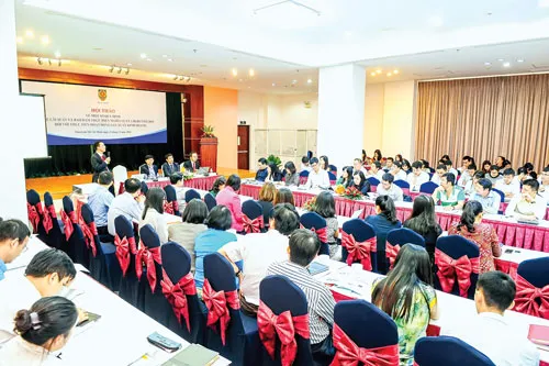 Các đại biểu đóng góp ý kiến tại Hội thảo “Về một số quy định về lãi suất và bảo đảm thực hiện nghĩa vụ của Bộ Luật Dân sự 2015 đối với thực tế hoạt động sản xuất kinh doanh”, tổ chức ngày 23-12 tại TPHCM. Ảnh: Long Thanh Các đại biểu đóng góp ý kiến tại Hội thảo “Về một số quy định về lãi suất và bảo đảm thực hiện nghĩa vụ của Bộ Luật Dân sự 2015 đối với thực tế hoạt động sản xuất kinh doanh”, tổ chức ngày 23-12 tại TPHCM. Ảnh: Long Thanh