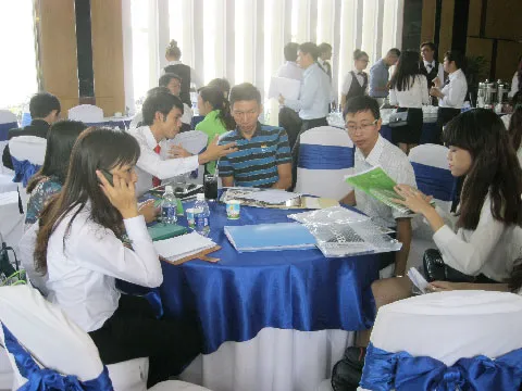 Khách hàng giao dịch mua căn hộ tại dự án Him Lam Chợ Lớn Khách hàng giao dịch mua căn hộ tại dự án Him Lam Chợ Lớn