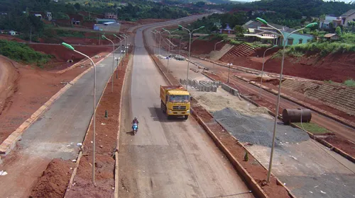 Nhiều gói thầu của đường Hồ Chí Minh đoạn qua Tây nguyên phải dừng thi công do chưa bố trí được vốn. (Ảnh: TT)