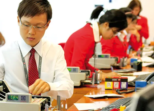 Lãi suất cho vay có giảm tiếp còn phụ thuộc vào việc giải quyết nợ xấu của các NH. Ảnh: L. ANH Lãi suất cho vay có giảm tiếp còn phụ thuộc vào việc giải quyết nợ xấu của các NH. Ảnh: L. ANH