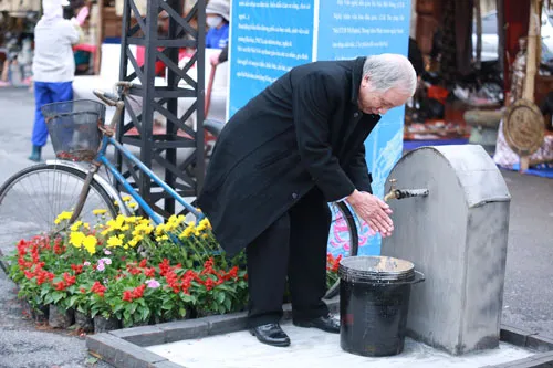 Máy nước công cộng tại đầu các con phố những năm 1960-1970.