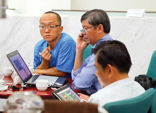 NĐT đang kỳ vọng dòng vốn từ trái phiếu đổ vào TTCK. Ảnh: LONG THANH NĐT đang kỳ vọng dòng vốn từ trái phiếu đổ vào TTCK. Ảnh: LONG THANH