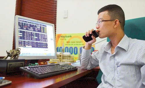 NĐT vẫn lúng túng khi chọn QĐT để gửi gắm tiền của mình. Ảnh: LONG THANH