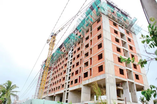 Vẫn còn nhiều ý kiến xung quanh dự thảo Luật Nhà ở (sửa đổi) về mua bán nhà hình thành trong tương lai và tường chung - riêng căn hộ chung cư. Ảnh: LONG THANH Vẫn còn nhiều ý kiến xung quanh dự thảo Luật Nhà ở (sửa đổi) về mua bán nhà hình thành trong tương lai và tường chung - riêng căn hộ chung cư. Ảnh: LONG THANH