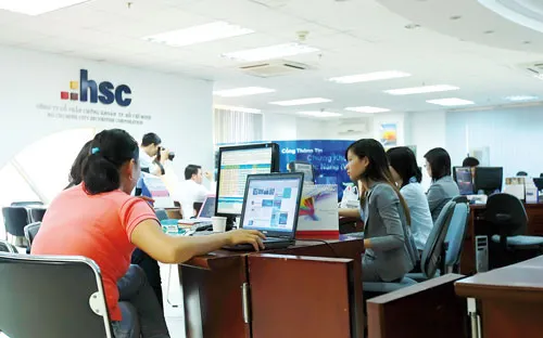 Một phiên giao dịch tại HSC. Ảnh: LÃ ANH Một phiên giao dịch tại HSC. Ảnh: LÃ ANH