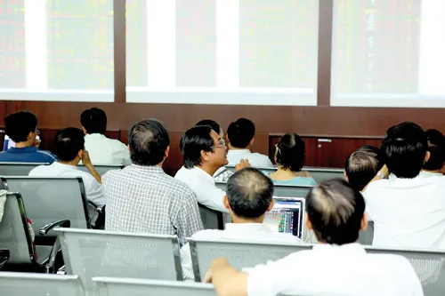 Khống chế tỷ lệ sở hữu NĐTNN trong các doanh nghiệp niêm yết là một trong những nguyên nhân gây thiếu sức hút dòng vốn ngoại. Ảnh: LÃ ANH Khống chế tỷ lệ sở hữu NĐTNN trong các doanh nghiệp niêm yết là một trong những nguyên nhân gây thiếu sức hút dòng vốn ngoại. Ảnh: LÃ ANH