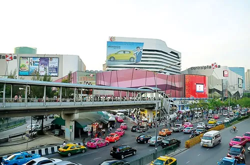 Khu trung tâm khu vực Ladprao nhộn nhịp và sầm uất.