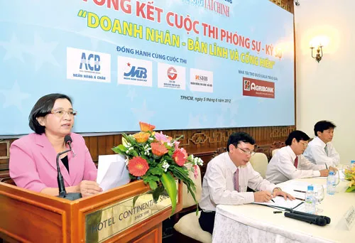 Đồng chí Nguyễn Văn Đua, Phó Bí thư Thường trực Thành ủy TPHCM, phát biểu tại Lễ phát động cuộc thi viết Phóng sự - Ký sự "Doanh nhân - Bản lĩnh và cống hiến". Đồng chí Nguyễn Văn Đua, trao bằng khen của Thủ tướng Chính phủ cho ông Trần Thanh Hải, Thư ký Tòa soạn, đại diện báo ĐTTC. Đồng chí Nguyễn Thị Thu Hà, Ủy viên Trung ương Đảng, Phó Bí thư Thành ủy (bìa trái) và đồng chí Thân Thị Thư, Ủy viên Ban Thường vụ, Trưởng ban Tuyên giáo Thành ủy TPHCM (bìa phải) trao Huân chương Lao động hạng Ba cho ĐTTC. Đồng chí Nguyễn Thị Hồng, Ủy viên Ban Thường vụ, Phó Chủ tịch UBND TPHCM, cùng Ban Tổ chức chứng kiến lễ Agribank ủng hộ 30 tỷ đồng thực hiện các chương trình an sinh xã hội. Đồng chí Thân Thị Thư, Ủy viên Ban Thường vụ, Trưởng ban Tuyên giáo Thành ủy TPHCM, phát biểu tại Lễ tổng kết cuộc thi viết Phóng sự - Ký sự "Doanh nhân - Bản lĩnh và cống hiến". Đồng chí Thân Thị Thư trao Huân chương Lao động hạng Ba cho ông Lê Tiền Tuyến, Phó Tổng Biên tập, Tổng TKTS báo SGGP. Lãnh đạo TPHCM và Ban Biên tập báo SGGP bấm nút chính thức khai trương Trang tin điện tử ĐTTC. Giao lưu với các doanh nghiệp đoạt giải trong cuộc thi viết Phóng sự - Ký sự "Doanh nhân - Bản lĩnh và cống hiến". Lễ trao học bổng cho học sinh, sinh viên các trường trên địa bàn tỉnh Bình Định từ Quỹ học bổng của ĐTTC.