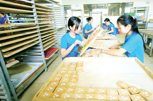 Khó khăn lớn nhất của DNNVV là tiếp cận vốn. Ảnh: LÃ ANH Khó khăn lớn nhất của DNNVV là tiếp cận vốn. Ảnh: LÃ ANH