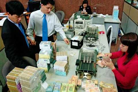 Khó tiếp cận vốn ngân hàng là một trong những nguyên nhân khiến người dân tìm đến tín dụng đen. Ảnh minh họa.