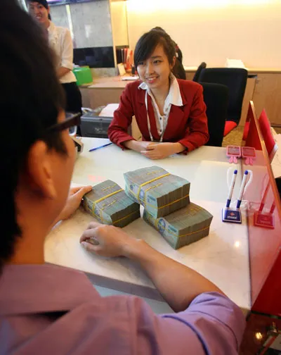 Hy vọng của các doanh nghiệp đặt vào quyết tâm giảm lãi suất trong năm 2012. Hy vọng của các doanh nghiệp đặt vào quyết tâm giảm lãi suất trong năm 2012.