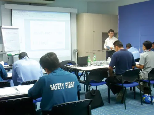 Một lớp dạy tiếng Việt cho người nước ngoài tại Singapore.