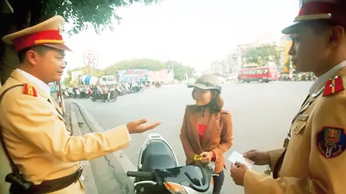 Xác định xe không chính chủ để phạt gây khó người dân khi dùng xe chung trong gia đình.