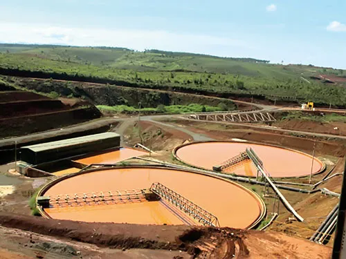 Bể lắng quặng đuôi của Nhà máy Alumin Tân Rai - Lâm Đồng. Ảnh: Q.TÚ Bể lắng quặng đuôi của Nhà máy Alumin Tân Rai - Lâm Đồng. Ảnh: Q.TÚ