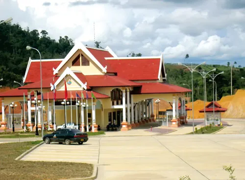 Cửa khẩu quốc tế Phu Cưa (Lào) - điểm nhấn trục kinh tế Việt - Lào - Thái. Cửa khẩu quốc tế Phu Cưa (Lào) - điểm nhấn trục kinh tế Việt - Lào - Thái.