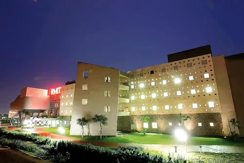 Trường Đại học quốc tế RMIT, một trong số ít mô hình đại học tư thục thành công. Trường Đại học quốc tế RMIT, một trong số ít mô hình đại học tư thục thành công.