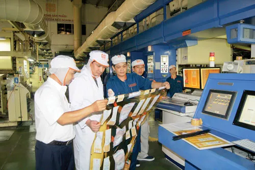 Sản xuất bao bì công nghệ cao tại Saplastic. Ảnh: Y.LAM