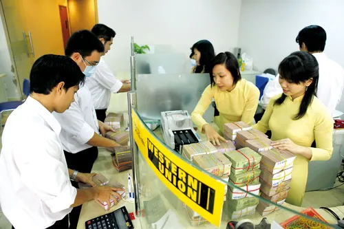 Kiều hối chuyển về Việt Nam qua kênh chính thức Western Union ngày càng nhiều. Ảnh: LÃ ANH Kiều hối chuyển về Việt Nam qua kênh chính thức Western Union ngày càng nhiều. Ảnh: LÃ ANH
