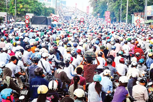 Kẹt xe tại các cửa ngõ vào TP đang là nỗi day dứt của TPHCM hiện nay. Ảnh: LONG THANH