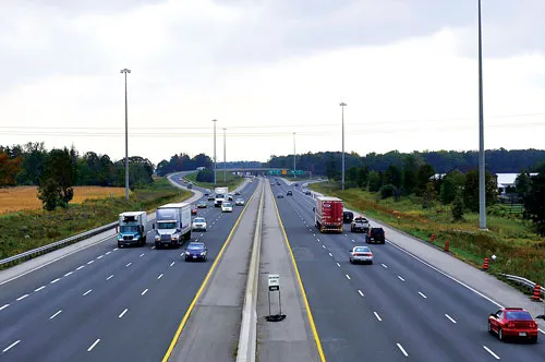 Nâng giới hạn tốc độ được xem là một biện pháp kích thích kinh tế. Nâng giới hạn tốc độ được xem là một biện pháp kích thích kinh tế.