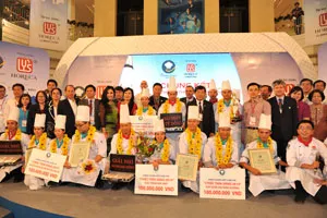 Các đội nhận giải.