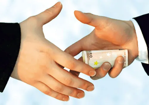 Các công ty nước ngoài chiếm 9/10 vụ dàn xếp lớn nhất liên quan tới vi phạm “Đạo luật các hành vi tham nhũng nước ngoài” của Hoa Kỳ. Các công ty nước ngoài chiếm 9/10 vụ dàn xếp lớn nhất liên quan tới vi phạm “Đạo luật các hành vi tham nhũng nước ngoài” của Hoa Kỳ.