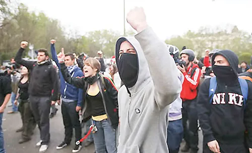 Biểu tình phản đối tình trạng thanh niên thất nghiệp tăng cao ở Tây Ban Nha. Biểu tình phản đối tình trạng thanh niên thất nghiệp tăng cao ở Tây Ban Nha.