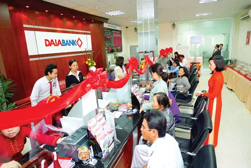 Khách hàng giao dịch tại DaiABank. Khách hàng giao dịch tại DaiABank.