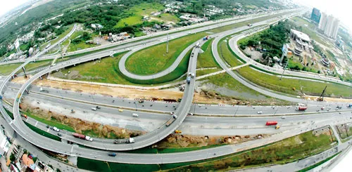 Nhu cầu về hệ thống giao thông công cộng nước ta rất lớn lại thiếu nguồn vốn đầu tư, do vậy rất cần môi trường kinh doanh thuận lợi để thu hút vốn và kỹ thuật nước ngoài. (Trong ảnh: Hệ thống giao thông liên hoàn tại quận 2, TPHCM). Ảnh: C.THĂNG Nhu cầu về hệ thống giao thông công cộng nước ta rất lớn lại thiếu nguồn vốn đầu tư, do vậy rất cần môi trường kinh doanh thuận lợi để thu hút vốn và kỹ thuật nước ngoài. (Trong ảnh: Hệ thống giao thông liên hoàn tại quận 2, TPHCM). Ảnh: C.THĂNG