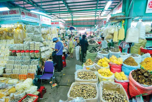 Một khu mua bán đặc sản tại chợ An Đông.